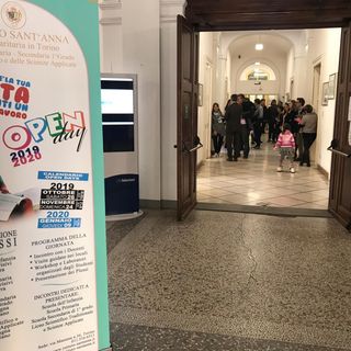 Grande successo per l'Open Day del Sant'Anna: tante famiglie incontrano i professori e visitano la scuola