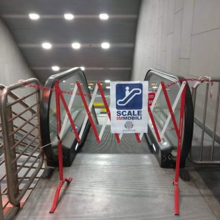 Affissi volantini di denuncia dei disservizi all’interno della stazione Rebaudengo-Fossata