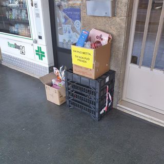 In via Onorato Vigliani la cassetta solidale per chi ha bisogno