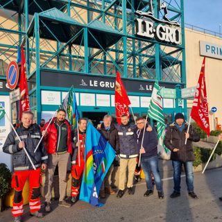 Cambio d'appalto e polemica a Moncalieri, La Certosa e Le Gru: gli addetti protestano e scioperano