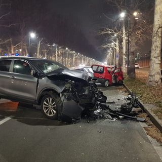 Scontro frontale in corso Galileo Ferraris, grave 27enne: si cercano testimoni