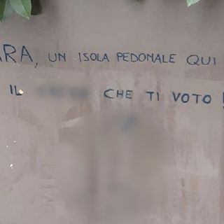 Insulti alla sindaca per l’isola pedonale di fronte all’asilo. Appendino: “Andiamo avanti”
