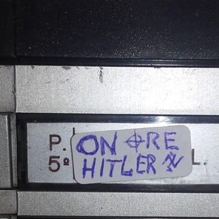 Ricompaiono scritte naziste sul campanello della figlia di un partigiano