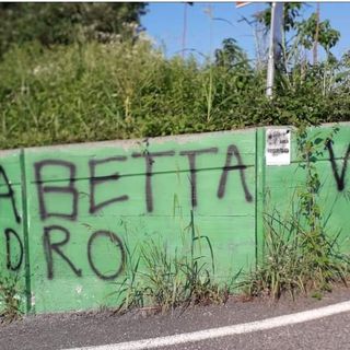 A Rosta scritte contro il deputato M5S Carabetta: &quot;Via dalla Val Susa, ladro&quot;