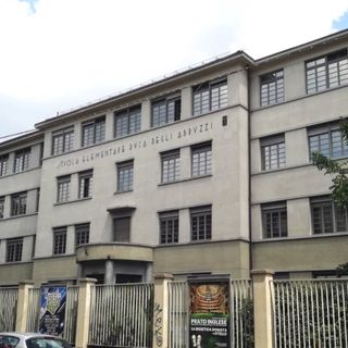 Bagni rotti e inagibili, 650 bimbi a scuola tra puzza e scarichi intasati alla Duca degli Abruzzi