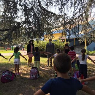 Primo giorno di scuola, Di Martino alle famiglie: “Affrontiamo l’anno con serenità e spirito di collaborazione” [VIDEO e FOTO]