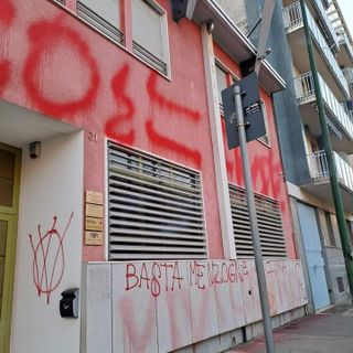 Sede Fiom imbrattata