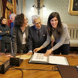 Bruno Segre dona alla Città di Torino la sua collezione filatelica: vale 600.000 euro
