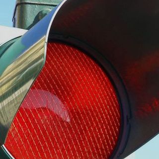 Entro il 2021 -5% di incidenti sulle strade di Torino, per fine novembre multe in arrivo per chi brucia il rosso