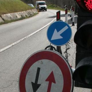 Senso unico alternato regolato a Millaures per salire in località Bacini