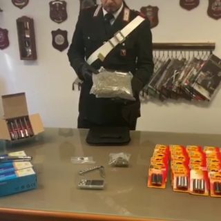Mappano, i carabinieri pedinano i tossici e scoprono un centro smistamento e deposito merce rubata