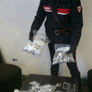 Droga nascosta nel doppiofondo dei contenitori per la raccolta differenziata