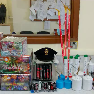 Capodanno, intercettati pacchi con botti illegali: tre arrestati [VIDEO]