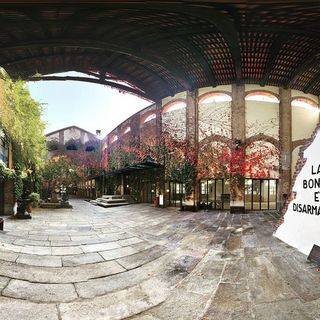 Donna ferita al collo con una bottiglia rotta: fermato un ventunenne