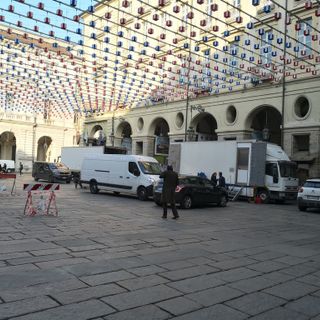 La piazza del Comune di Torino set a cielo aperto per &quot;Gli uomini d'oro&quot;