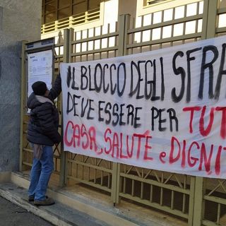 Striscione contro gli sfratti