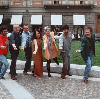 Da sinistra: Enzo d'Alò regista, Michel Fuzellier creatore delle scenografie, Silvio Pautasso, responsabile delle animazioni, Carmen Sepúlveda, Maria Fares produttrice del film, Luis Sepúlveda, Walter Cavazzuti creatore dei personaggi