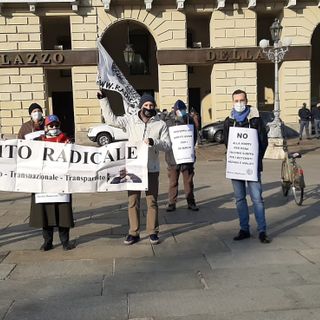 Sit in in piazza Castello a Torino