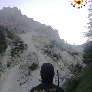 I Vigili del Fuoco soccorrono due escursionisti rimasti bloccati sul monte Chaberton