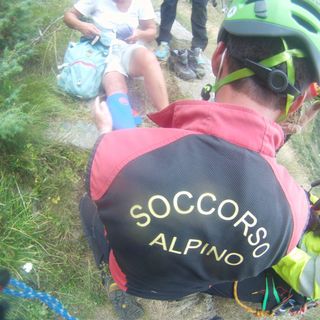 Si rompe una caviglia durante un’escursione: donna recuperata a Valprato Soana dal Soccorso Alpino