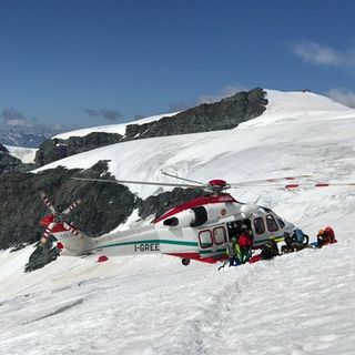 Maltempo, non solo pioggia: la neve blocca due escursionisti sopra Sauze di Cesana