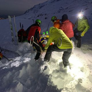 Intervento sulla neve da parte del soccorso alpino