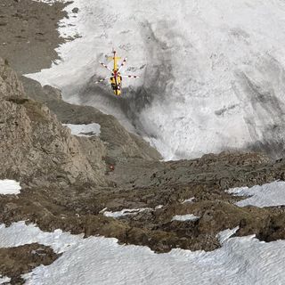 Escursionista disperso sulle montagne: epilogo tragico, individuato il corpo in fondo a un canalone