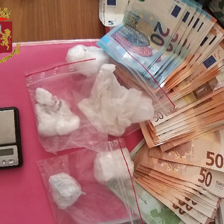 Nasconde in casa droga e 2000 euro: arrestato pusher in corso Taranto