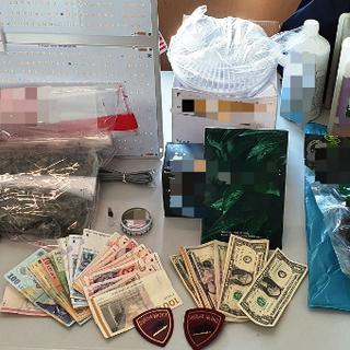 soldi e droga recuperati dalla Polizia soldi e droga recuperati dalla Polizia