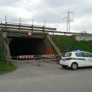 Nichelino, calcinacci cadono dal viadotto della tangenziale: chiuso sottopasso