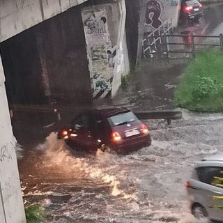 La pioggia di ieri trasforma in fiumi le strade di Moncalieri e Nichelino (foto di archivio)