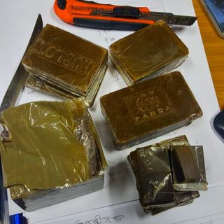 Trovato con oltre un chilo di hashish in casa: era il &quot;fornitore&quot; all'ingrosso di porta Palazzo