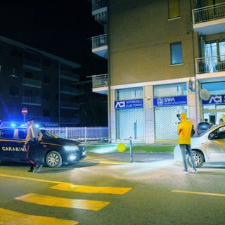 Ciriè, colpi di fucile contro le vetrine dell'Aci