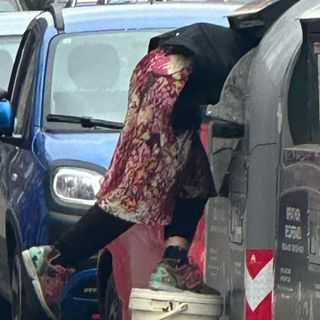 Sporcizia e degrado in Barriera di Milano: &quot;Anche i bimbi rovistano nei rifiuti&quot;