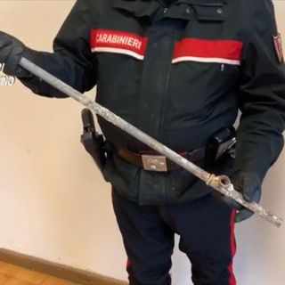 Torino, aggredisce e ferisce commerciante perché pretende di non pagare il sacchetto di plastica: arrestato