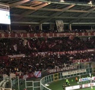 La curva granata in una foto di repertorio