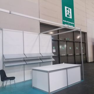 Altaforte, stand ancora vuoto nel Salone del Libro in allestimento