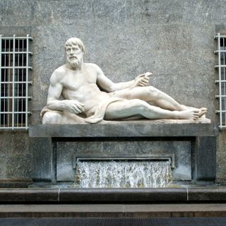 Dorabella e Poldo: due statue, due fiumi e due innamorati La “vera storia” che si nasconde dietro le fontane di piazza CLN