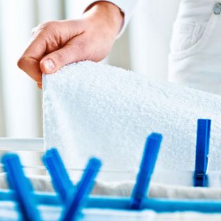 Stendere il bucato in inverno: quali soluzioni adottare