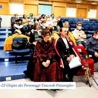 persone sedute in platea