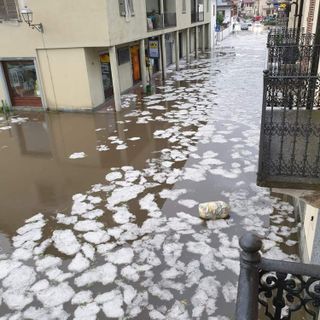 Moncalieri e Nichelino alla prese col maltempo: strade invase dall'acqua e cantine allagate