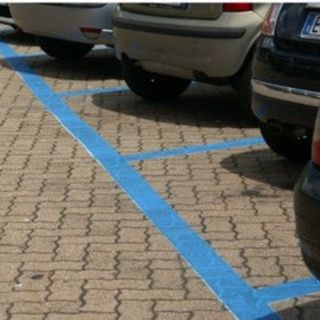 Mobilità disabili, in arrivo la sosta gratuita nelle strisce blu