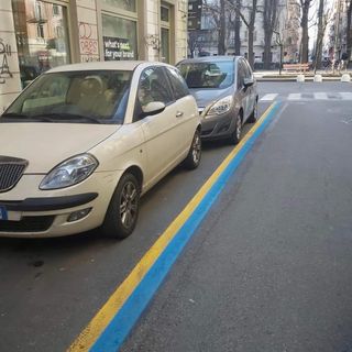 Strisce giallo-blu nella Circoscrizione 7