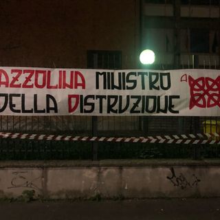 Liceo Einstein, blitz di Azione Studentesca: "Azzolina Ministro della DIstruzione" Liceo Einstein, blitz di Azione Studentesca: "Azzolina Ministro della DIstruzione"