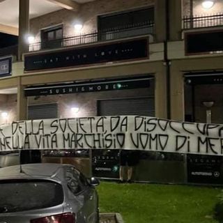 &quot;Lacchè e uomo di m&quot;, l'ira degli ultras della Juve contro Marchisio. Lui risponde sui social: &quot;Avete esagerato&quot;