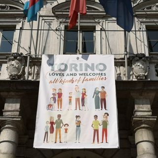 Appendino vs congresso di Verona: &quot;A Torino benvenuti tutti i tipi di famiglie&quot; [VIDEO]