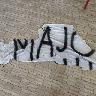 Moncalieri, bruciato nella notte lo striscione pro Liliana Segre degli studenti del Majorana. Il sindaco Montagna: &quot;Sono disgustato&quot;