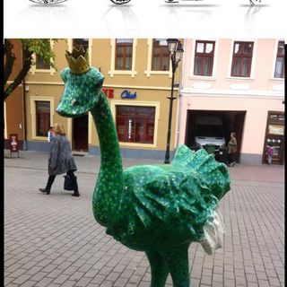 Lo struzzo: il simbolo che unisce la città romena di Bistriza Nasaud e la casa editrice Einaudi di Torino