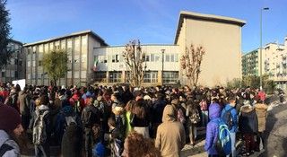 Non solo al Copernico: anche a Chieri gli studenti combattono contro il freddo
