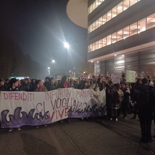 studenti in marcia per Giulia